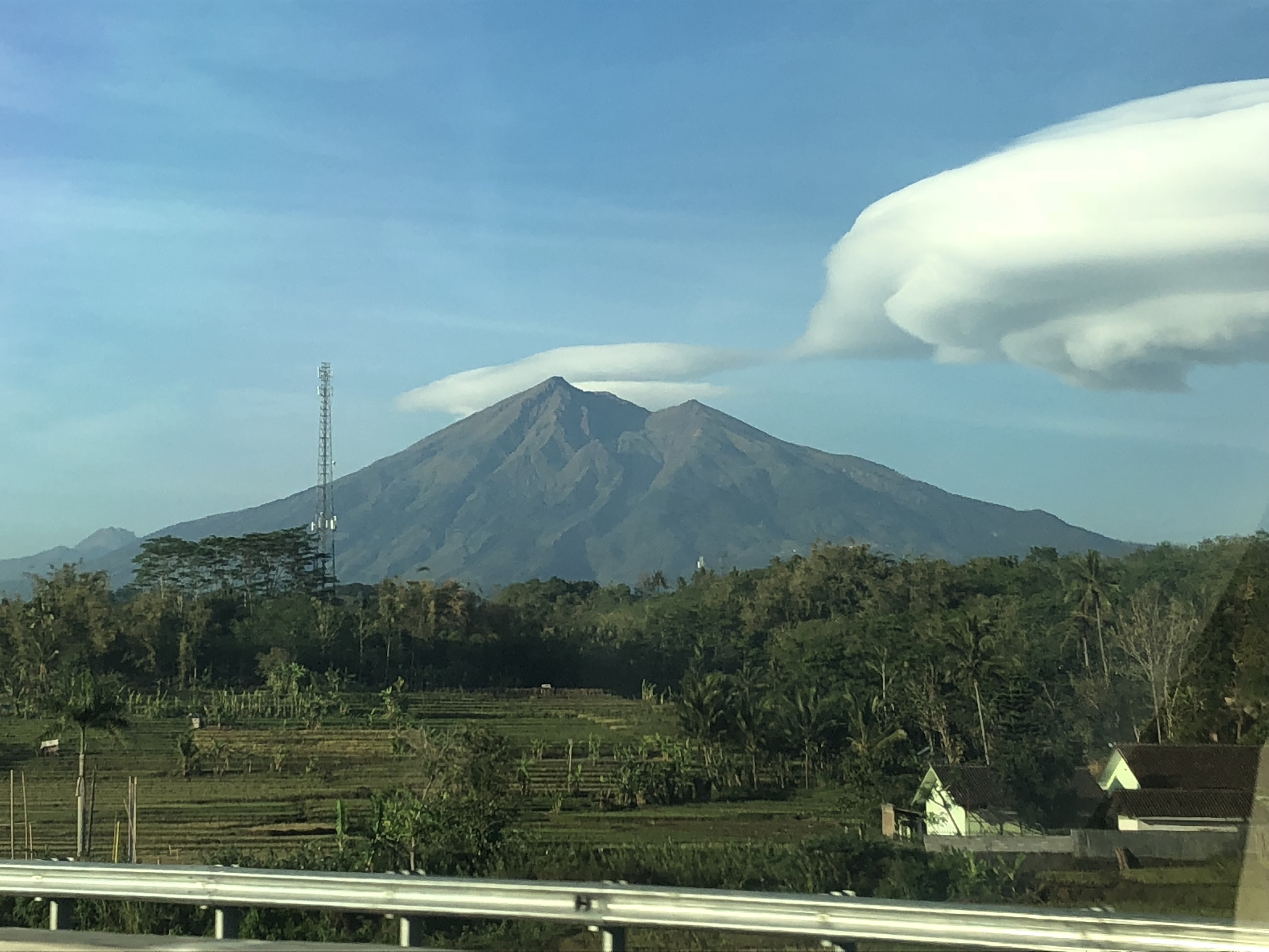 Jalur pendakian di kawasan Merbabu