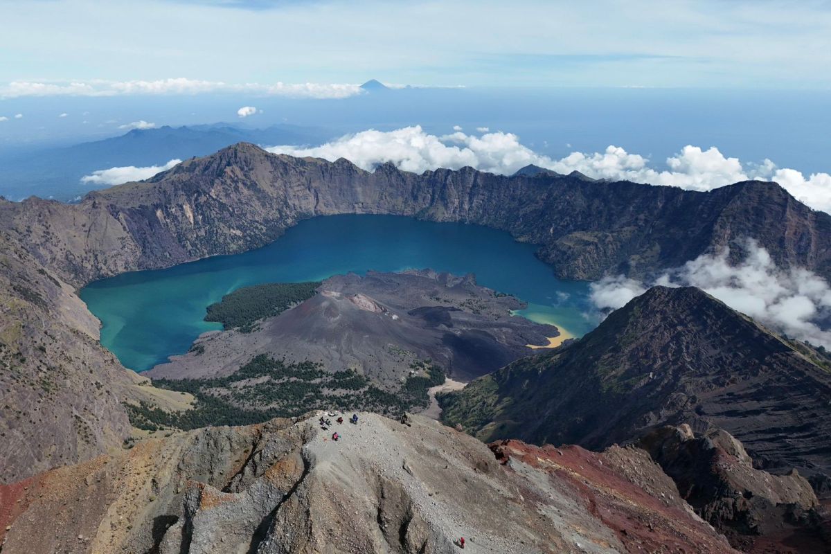 Lanskap pegunungan di kawasan Rinjani
